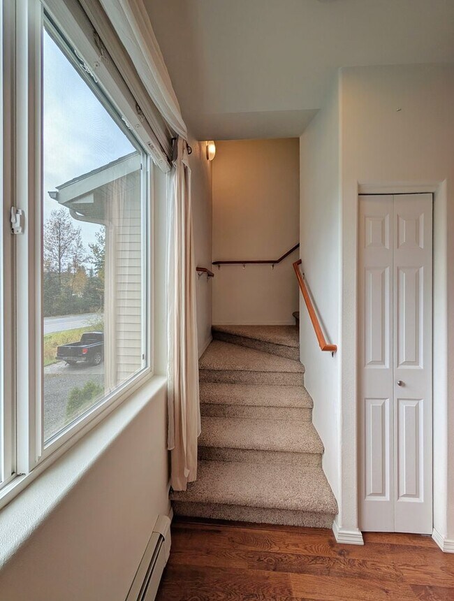 Building Photo - Unfurnished, 3Bd/2.5Ba Townhome, Long Term...