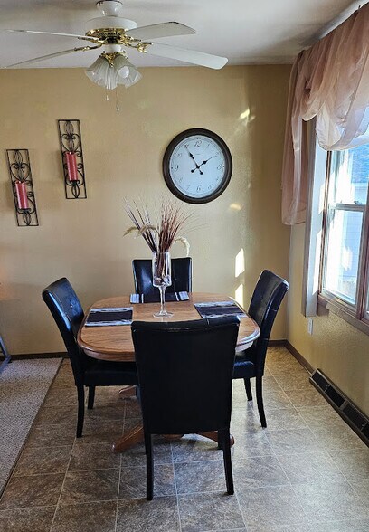 Building Photo - 1908 Refset Dr