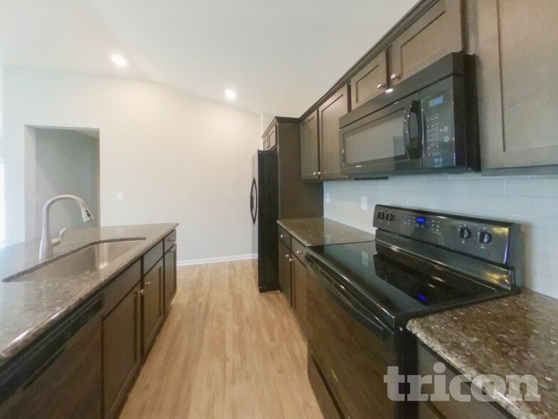 Building Photo - 8096 Hind Wy