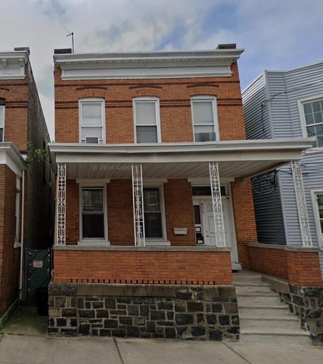 Primary Photo - 433 67th St