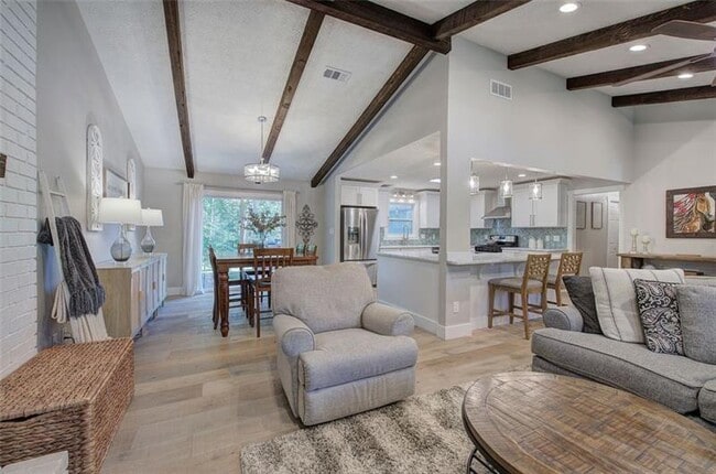 Building Photo - 3410 Holliglen Dr