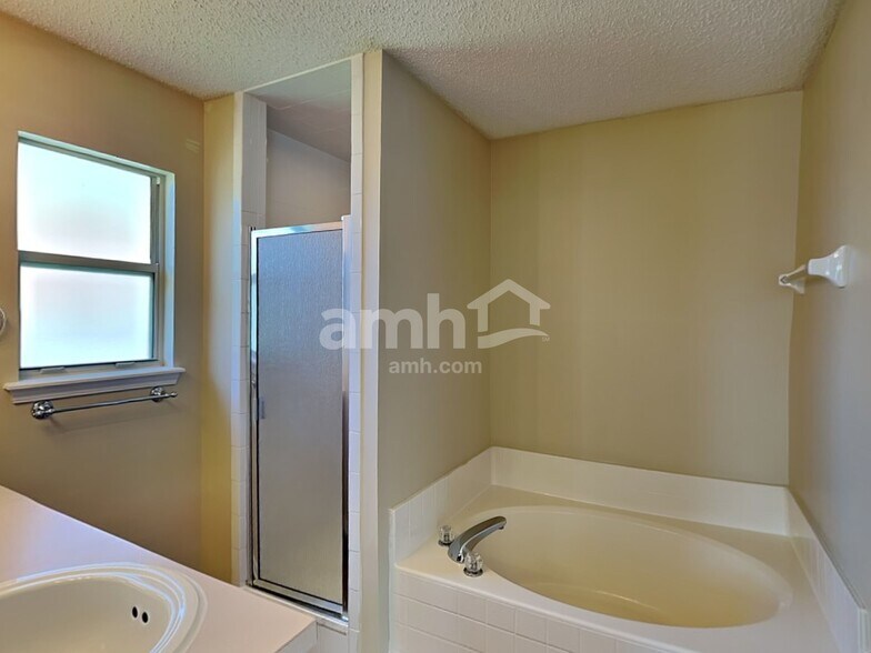 Building Photo - 2508 Westchester Ct