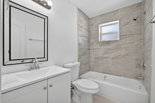 Building Photo - Bright & Modern 1-Bedroom Apartment in Pri...