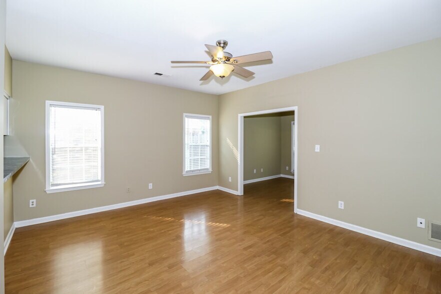 Building Photo - 8170 Timber Knoll Ln