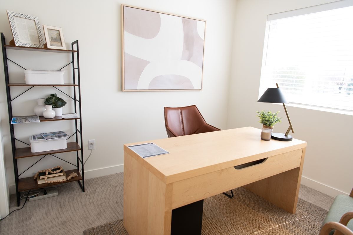 Building Photo - 1802 Drake Ln