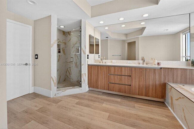 Building Photo - 21050 Point Pl