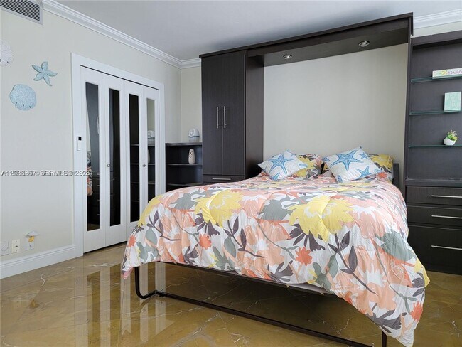 Building Photo - 2030 S Ocean Dr