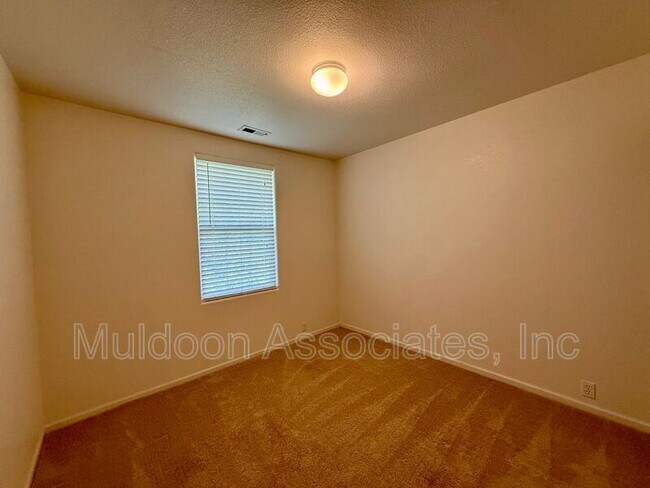 Building Photo - 2273 Falkirk Dr