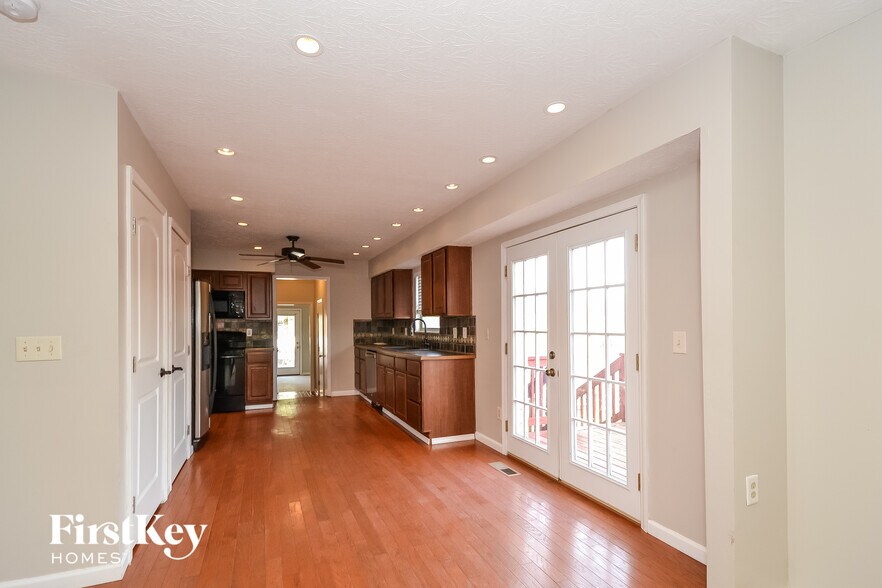 Building Photo - 5456 Shady Meadows Dr
