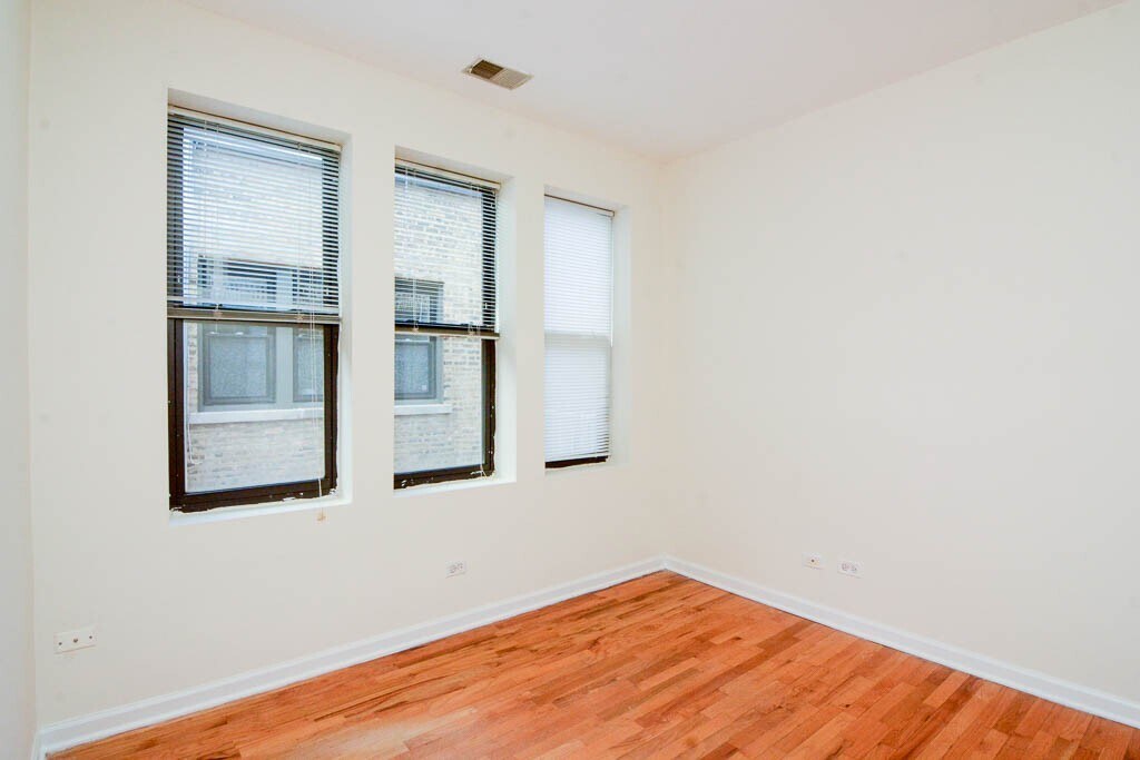 Building Photo - 909 W Dakin St