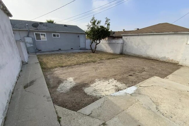 Building Photo - 1629 W 110th St