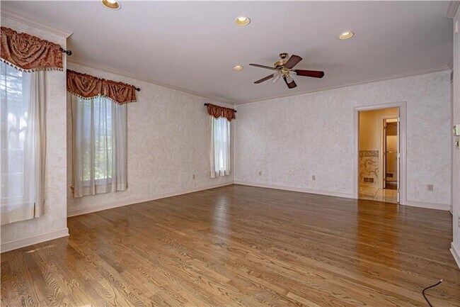 Building Photo - 3475 Manor Rd