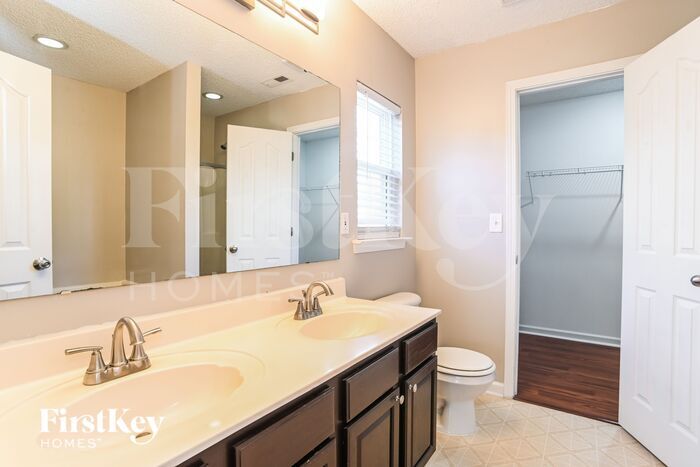 Building Photo - 16234 Greybriar Forest Ln