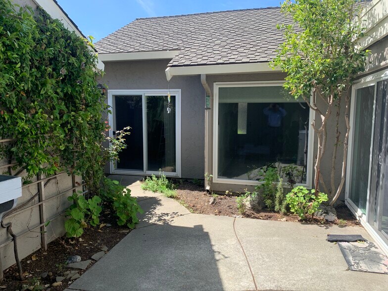 Private Patio - 124 Milmar Way