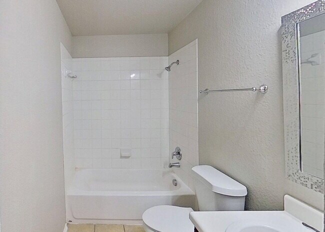 Building Photo - Open Living, Private Backyard, Great Location