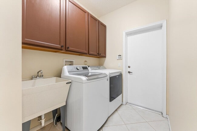 Building Photo - 12348 Clearfalls Dr