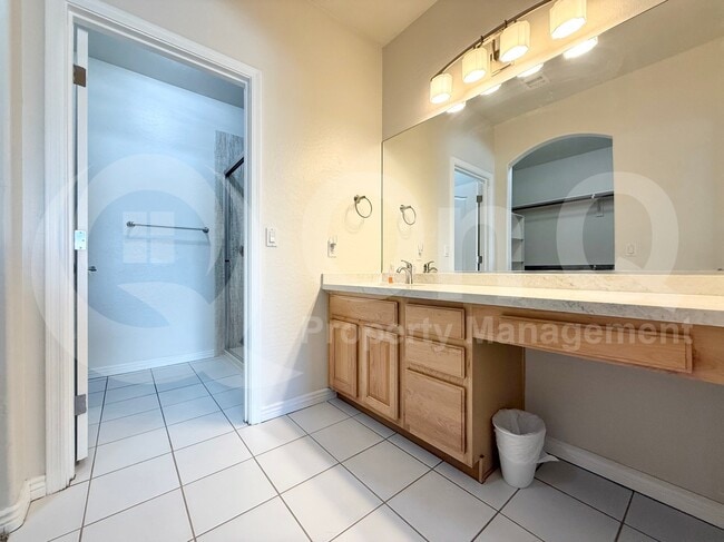 Building Photo - 320 S 70th St