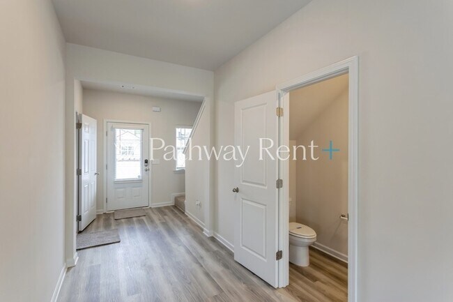 Building Photo - 608 Mackenzie Cv