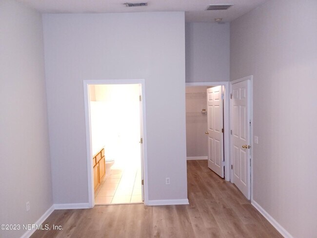 Building Photo - 2 BR 2 BA Condo COMING SOON!