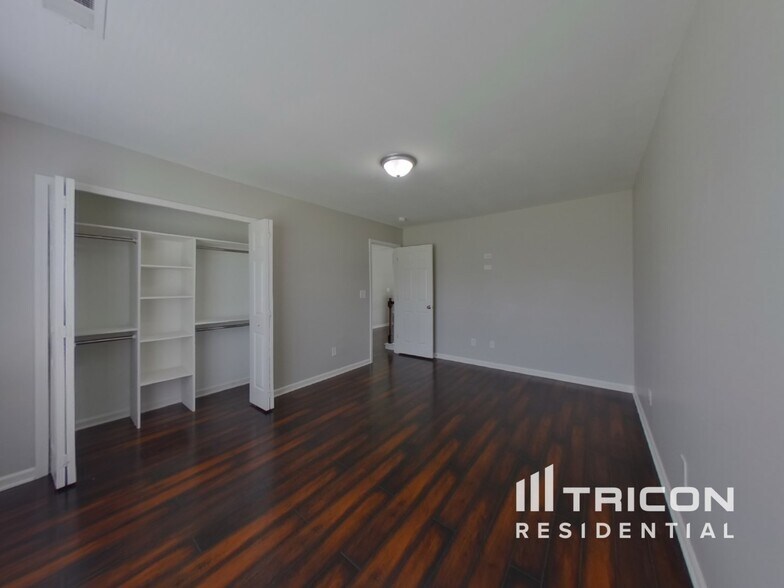 Building Photo - 4715 Abercromby St