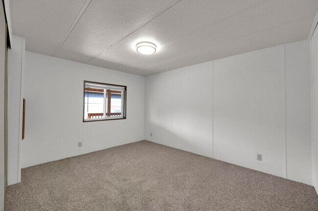 Building Photo - 3-Bedroom 2-Bathroom home with HUGE Shop in Cedar Flats