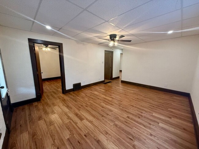 Building Photo - 915 S 3rd Ave