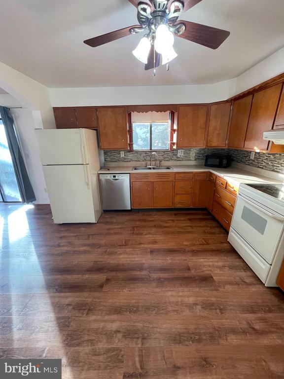 Building Photo - 397 Vesper Rd