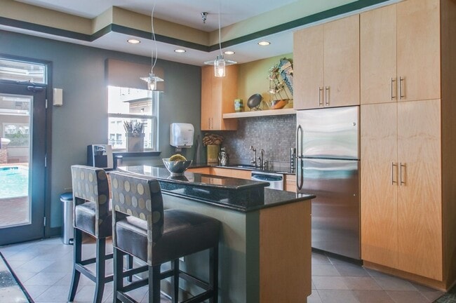 Building Photo - Awesome 1BE/1BA unit at Bristol West End!
