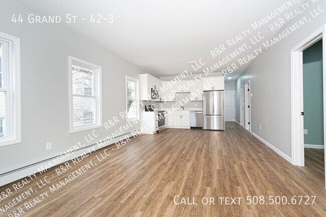Building Photo - 44 Grand St