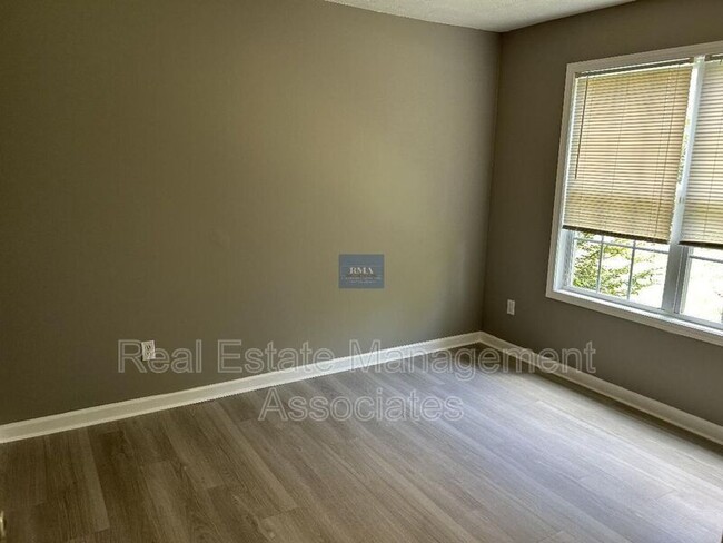 Building Photo - 1113 W Slaton Ave