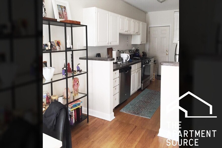 Building Photo - 732 W Roscoe St