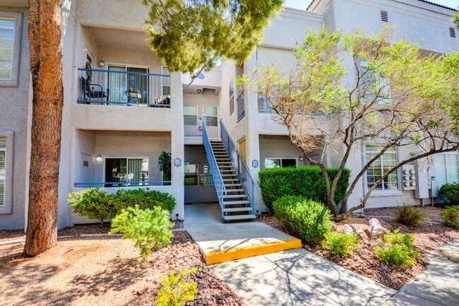 Building Photo - Beautiful 1 BR 1 Bath condo in Green Valle...