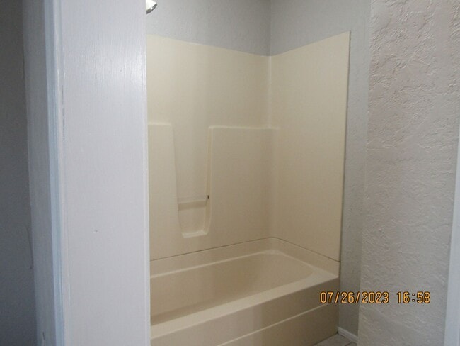 Building Photo - Very nice townhome located in the Heritage Park Area!