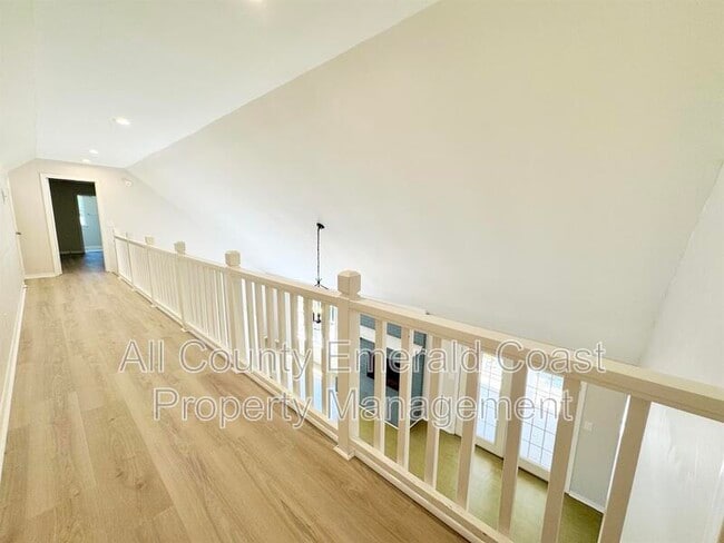 Building Photo - 710 Swan Ln