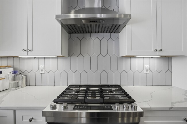 Building Photo - 279 W Central St