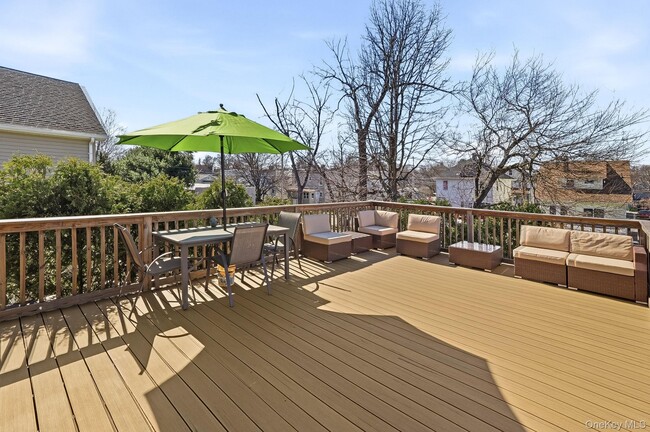 Building Photo - 11 S Cedar St