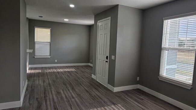 Building Photo - 5209 Creekside Park Ave