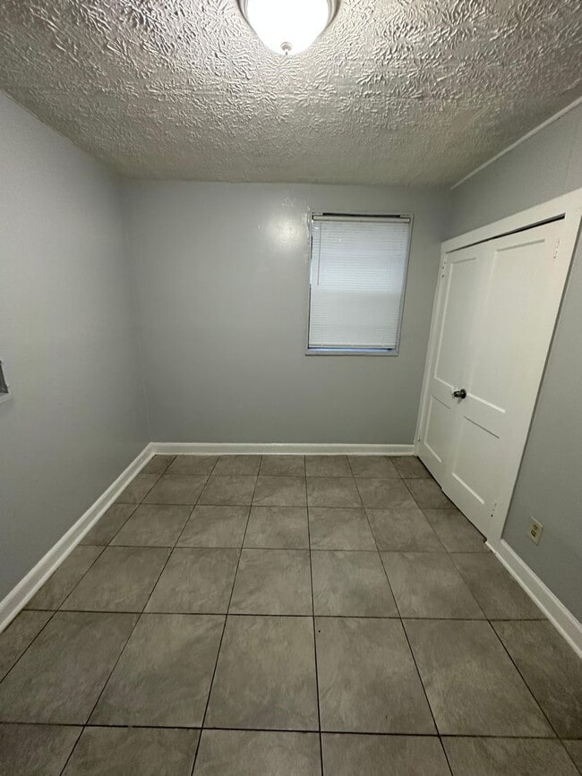 Building Photo - 1923-1925 Ella St