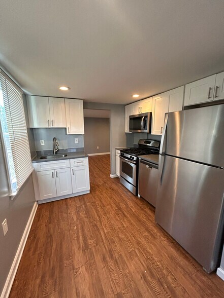 Building Photo - 240 Riverview Ave