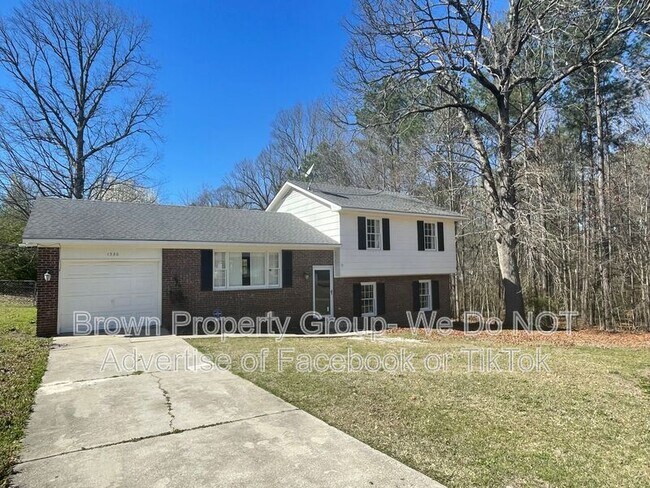 Building Photo - 1536 Rossmore Dr