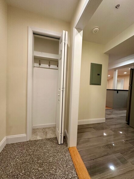 Building Photo - 1805 Beacon St