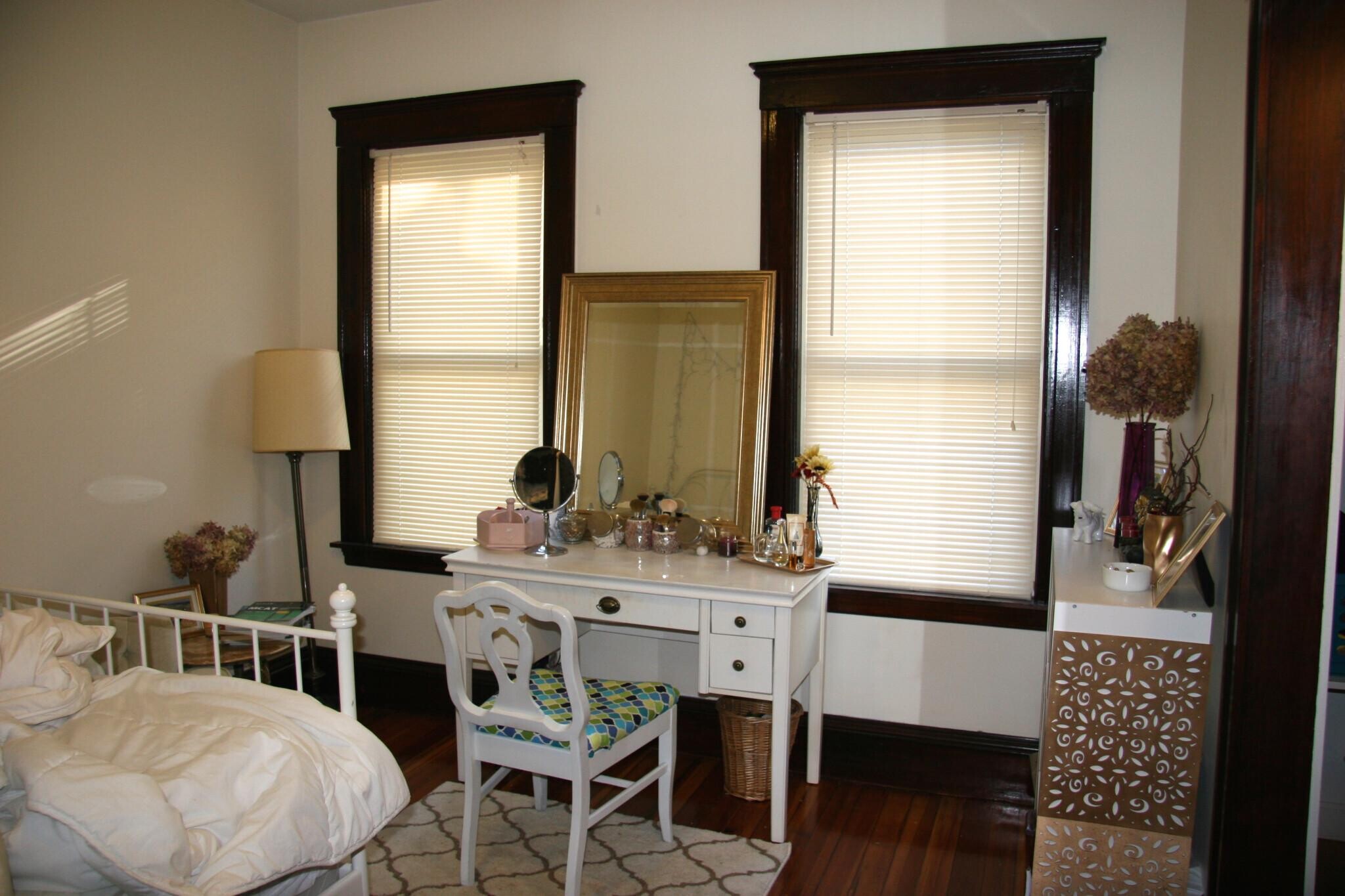 Building Photo - 54 Hobson St