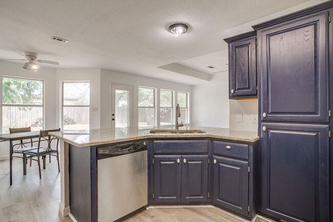 Building Photo - 1512 Clover Ln