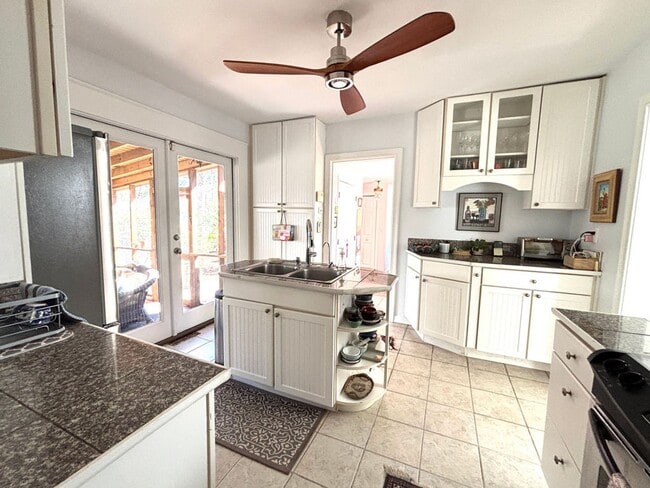 Building Photo - Available April 1st. Beautiful 2 BR/1 BA Home in the Heart of the Old Village!