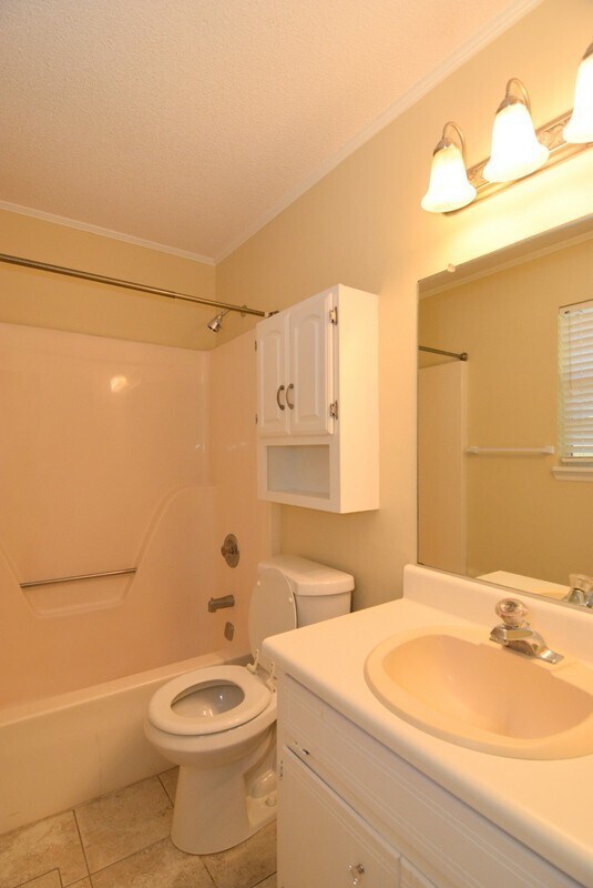 Building Photo - 515 Ridgewood Dr