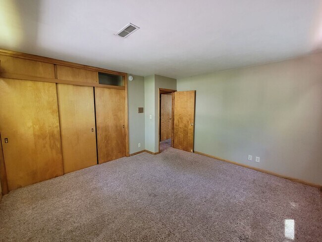 Building Photo - 1103 College St