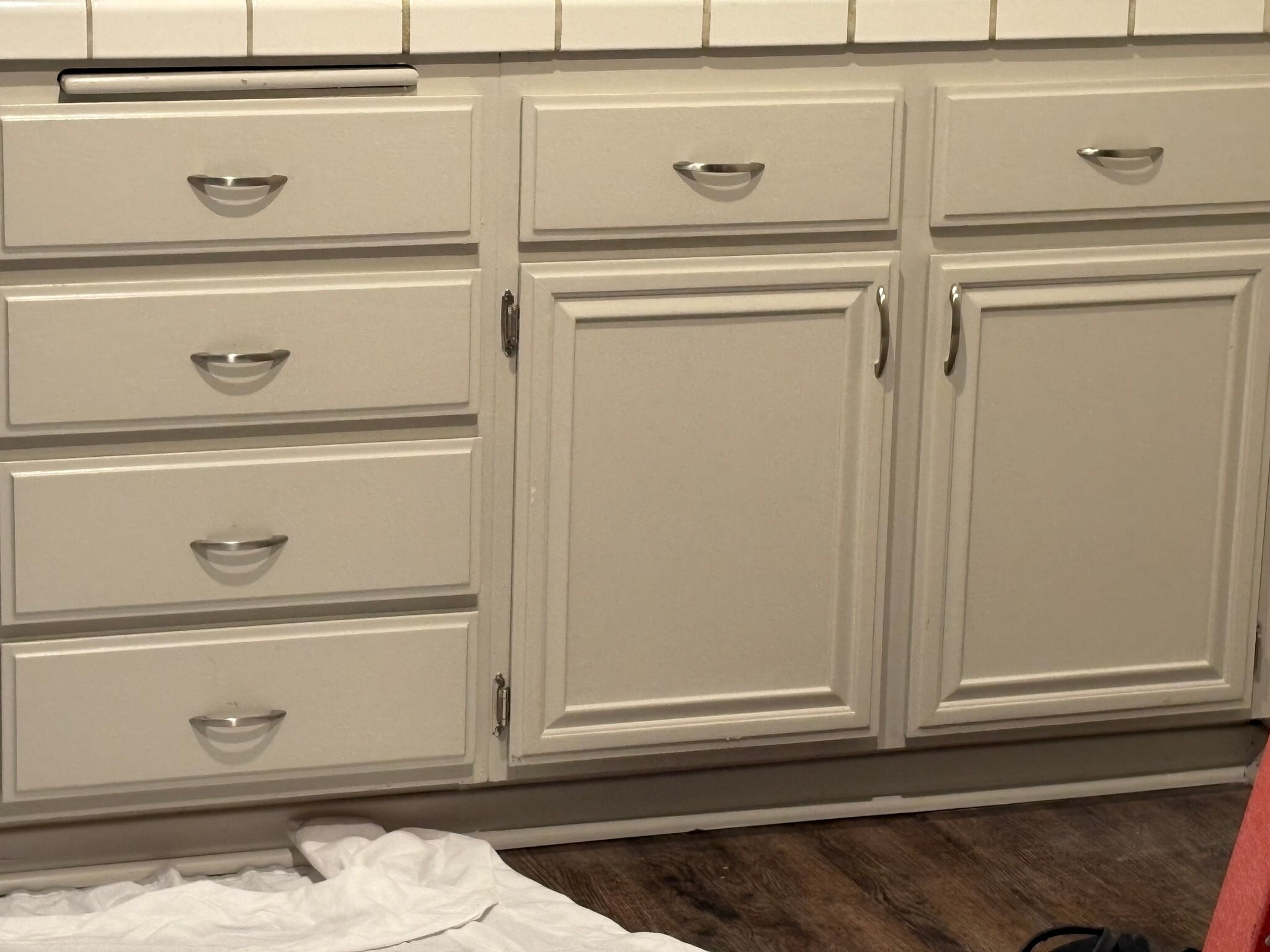 Kitchen base cabinets - 2113 Phlox Ave