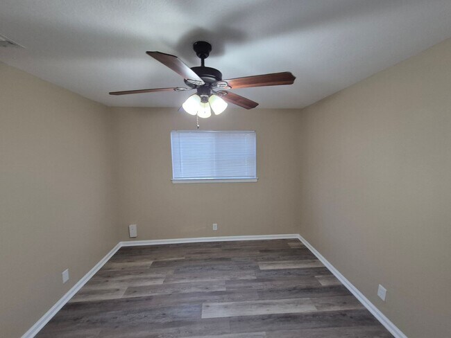 Building Photo - 7215 Glen Heights