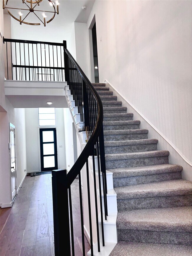 Building Photo - 10715 Verdant Hl