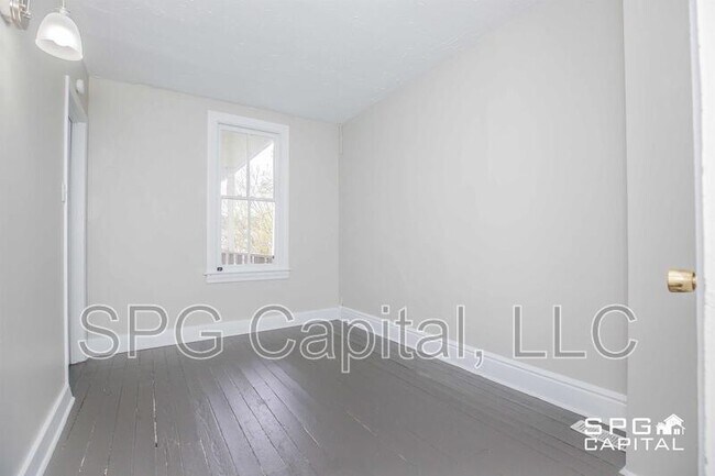 Building Photo - 653 W College Ave